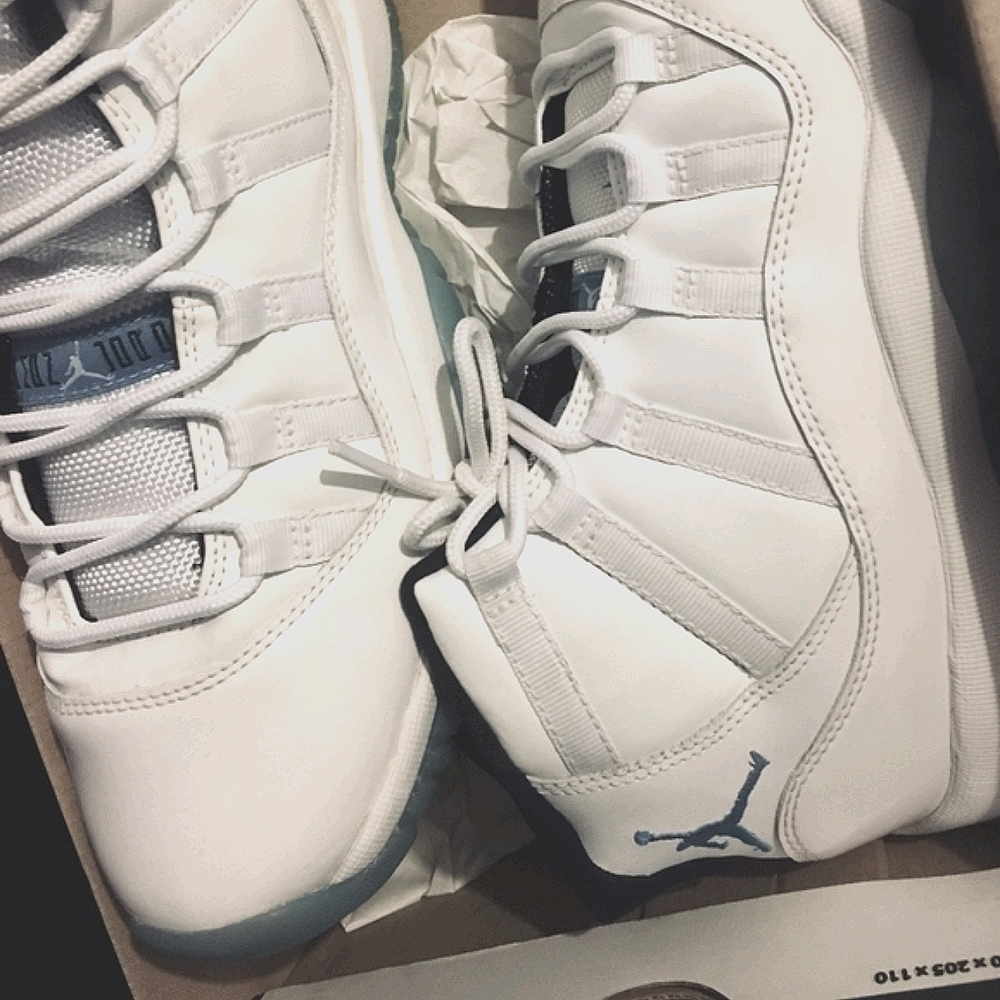 Jordan 11 - Picture 2 of 4